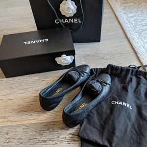 Chanel Size 37 black caviar leather ballet flats